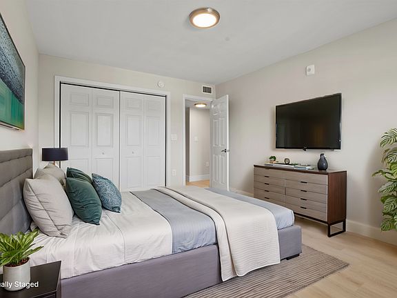 4th image of 1101 NE 80th St #207