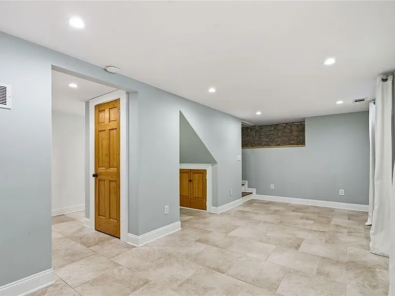 927 Park Ave SE — Photo 32