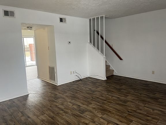 4th image of 206 Fountain Dr