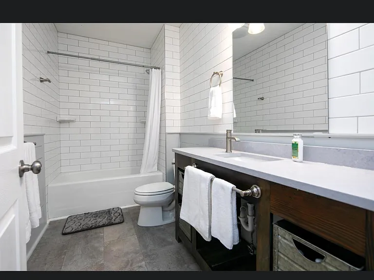 802 N 32nd St — Photo 15