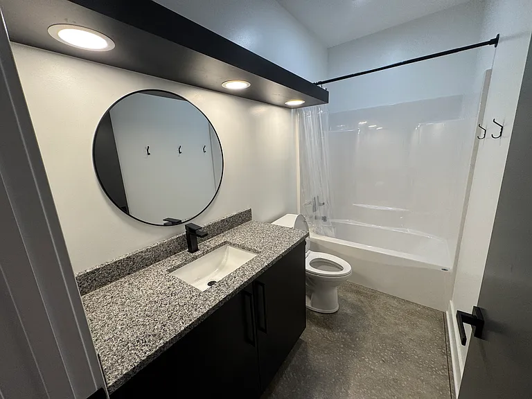 5222 Sherwin Ave — Photo 4
