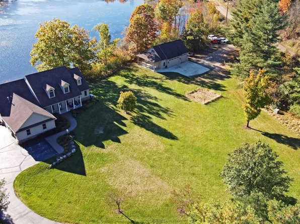 1372 McKail Rd, Leonard, MI 48367