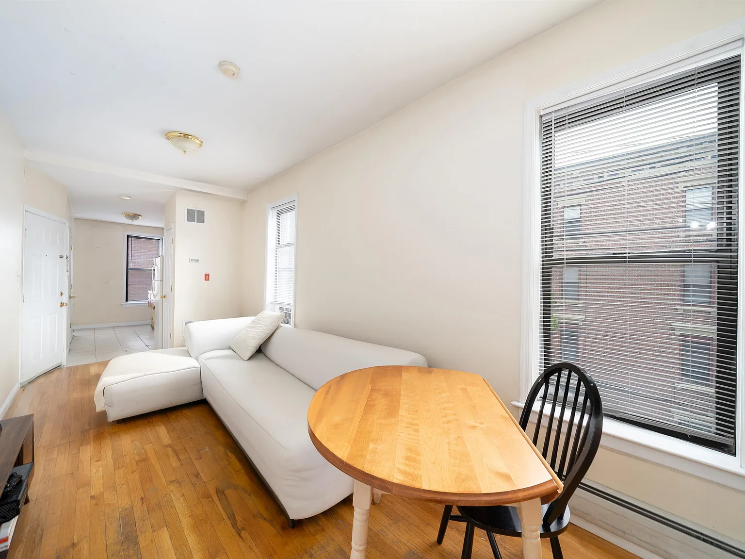 1 bed, 1.0 bath, $2,400 — Photo 3