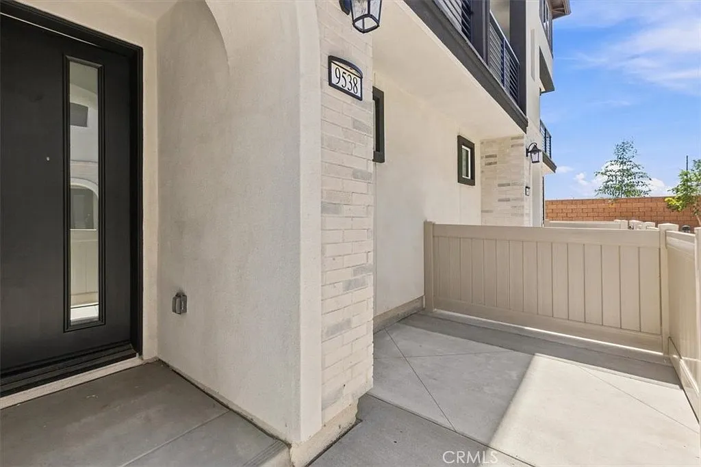 3 bed, 1465 sqft, $3,100 — Photo 2