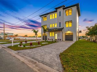11460 7th St E, Treasure Island, FL 33706