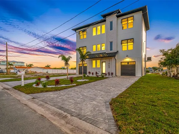 11460 7th St E, Treasure Island, FL 33706