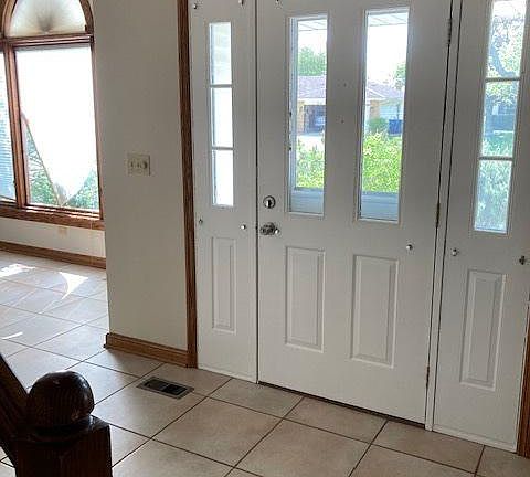 3rd image of 121 Glenridge Ln