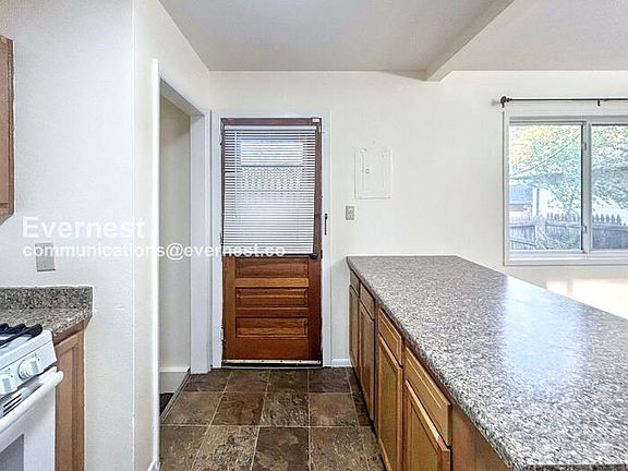 5th image of 808 S Sheridan Ave