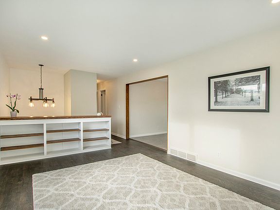 5th image of 165 White St NW