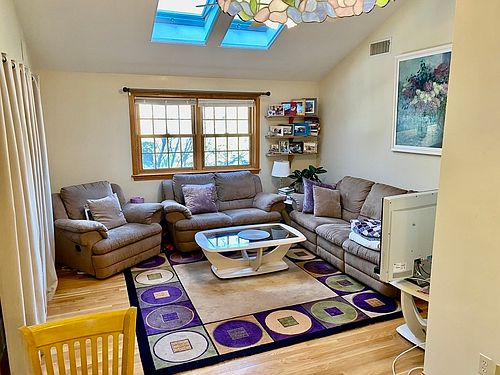 1st image of 153 Weatherbee Dr Floor 2