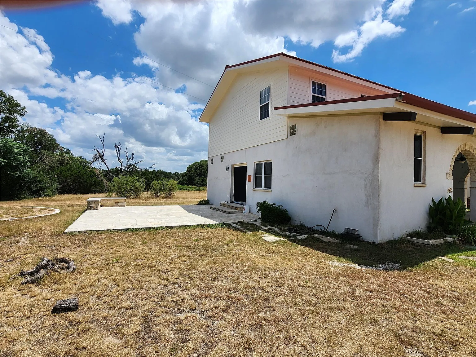 3 bed, 2.0 bath, 2386 sqft, $2,500 — Photo 4