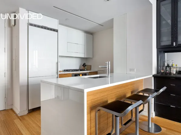 303 East 33rd Street 3G image 1 of 14