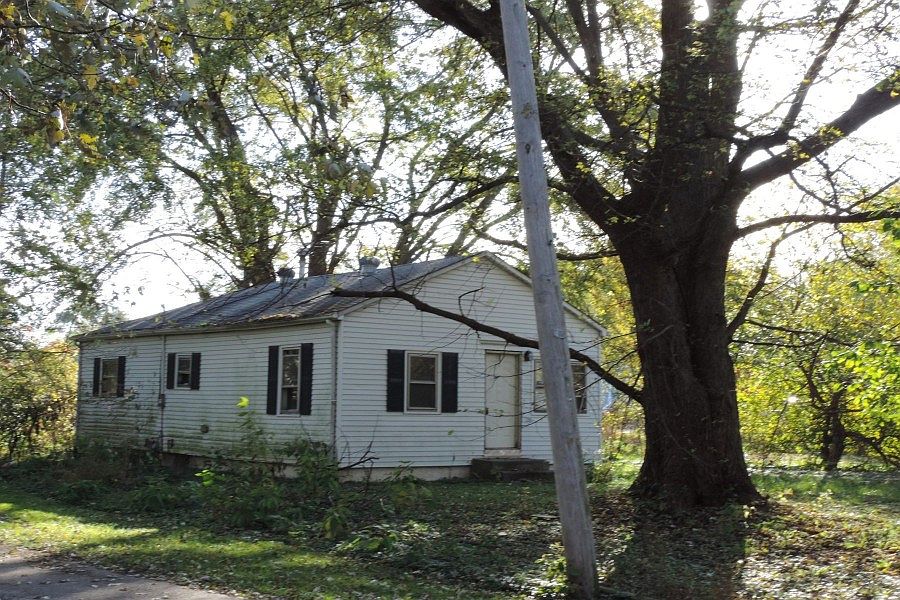 2nd image of 2305 Cass St