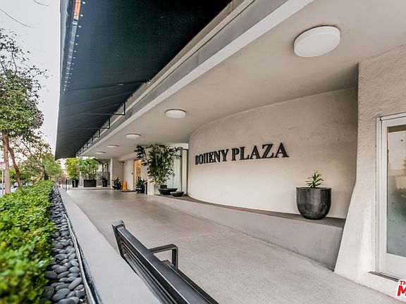 3rd image of 818 N Doheny Dr APT 403