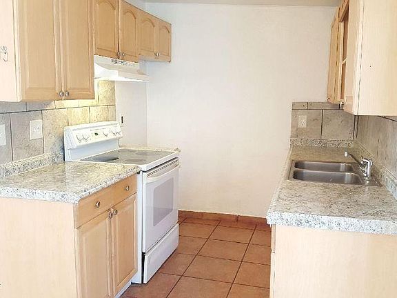 5th image of 2711 E Menor Sv