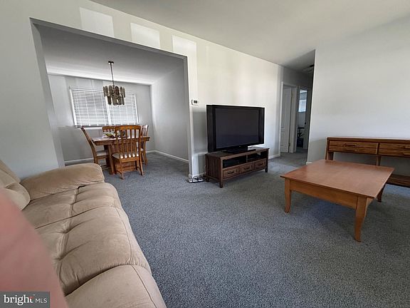 3rd image of 550 Beverly Dr