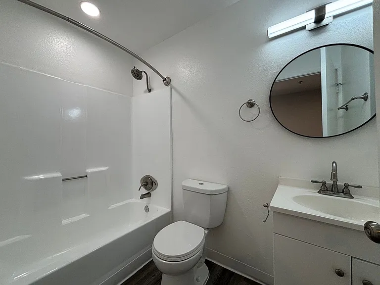 700 S. Berendo Ave — Photo 12