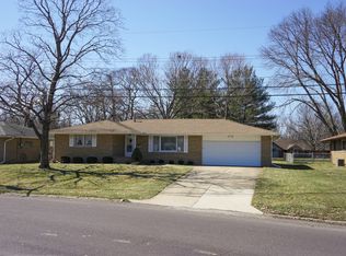 1713 Saint Clair Dr, Pekin, IL