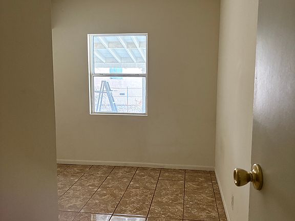 5th image of 11027 Odell Ave