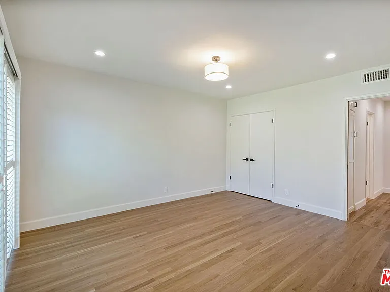 5911 S Corning Ave — Photo 27