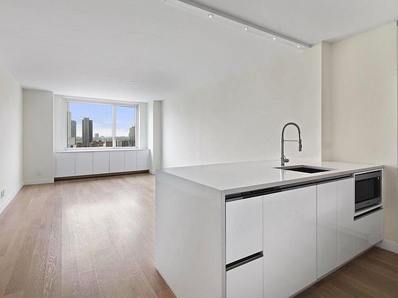 5th image of 301 W 53rd St APT 15-C