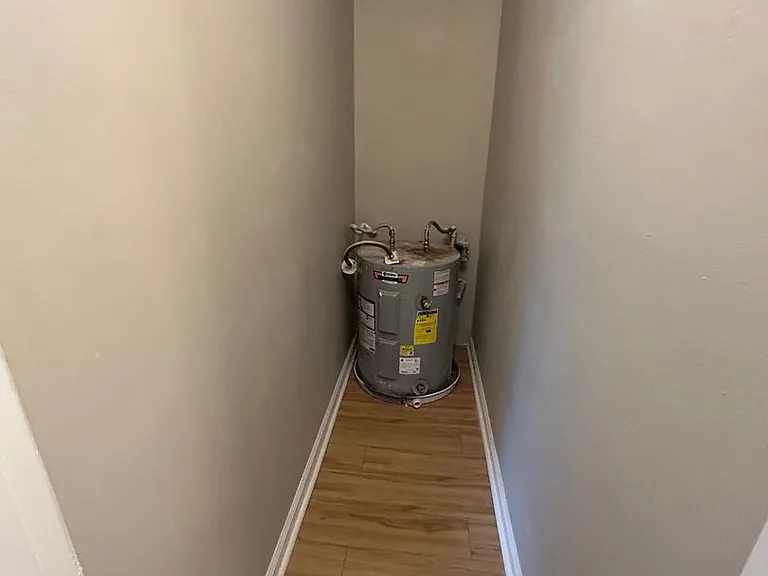 405 Oak Street — Photo 16