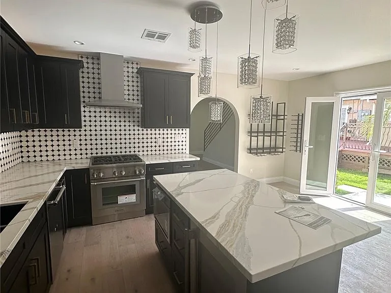 4947 Angeles Vis — Photo 8