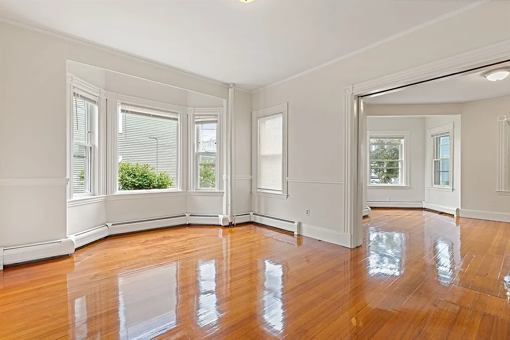 2 bed, 1.0 bath, 1200 sqft, $3,100 — Photo 2