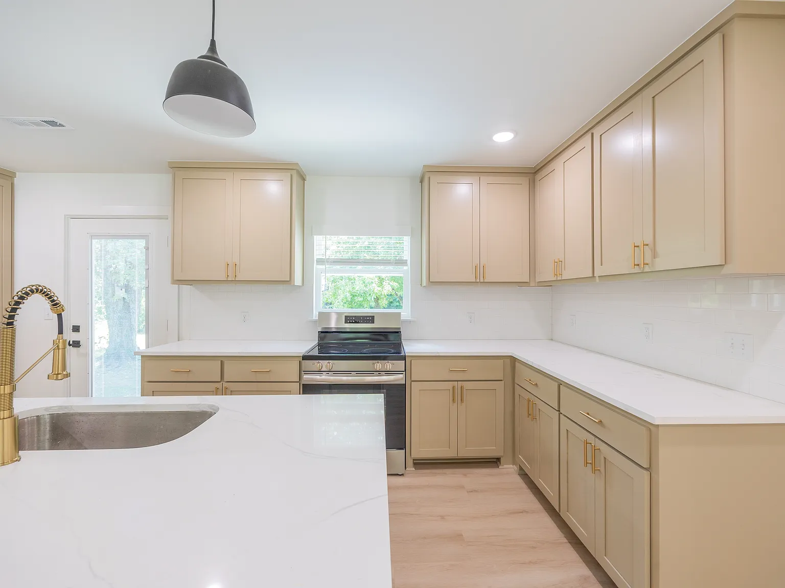 2305 Laverne Avenue - 1 — Photo 2
