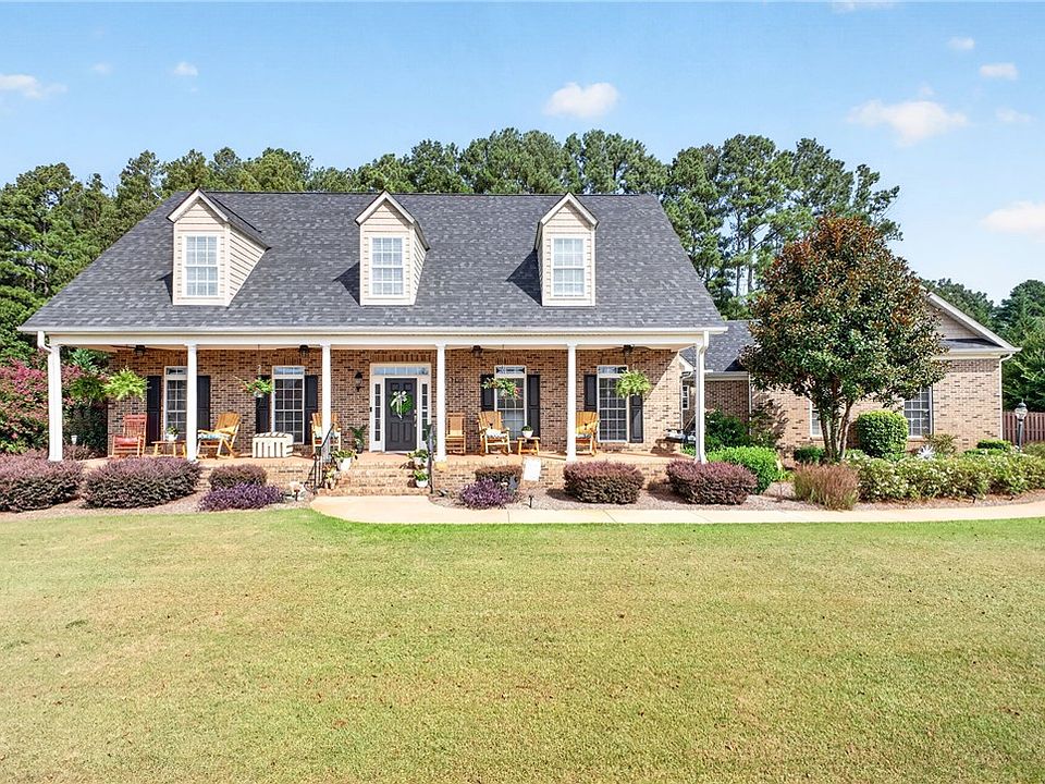 1st image of 102 Lantern Ridge Dr