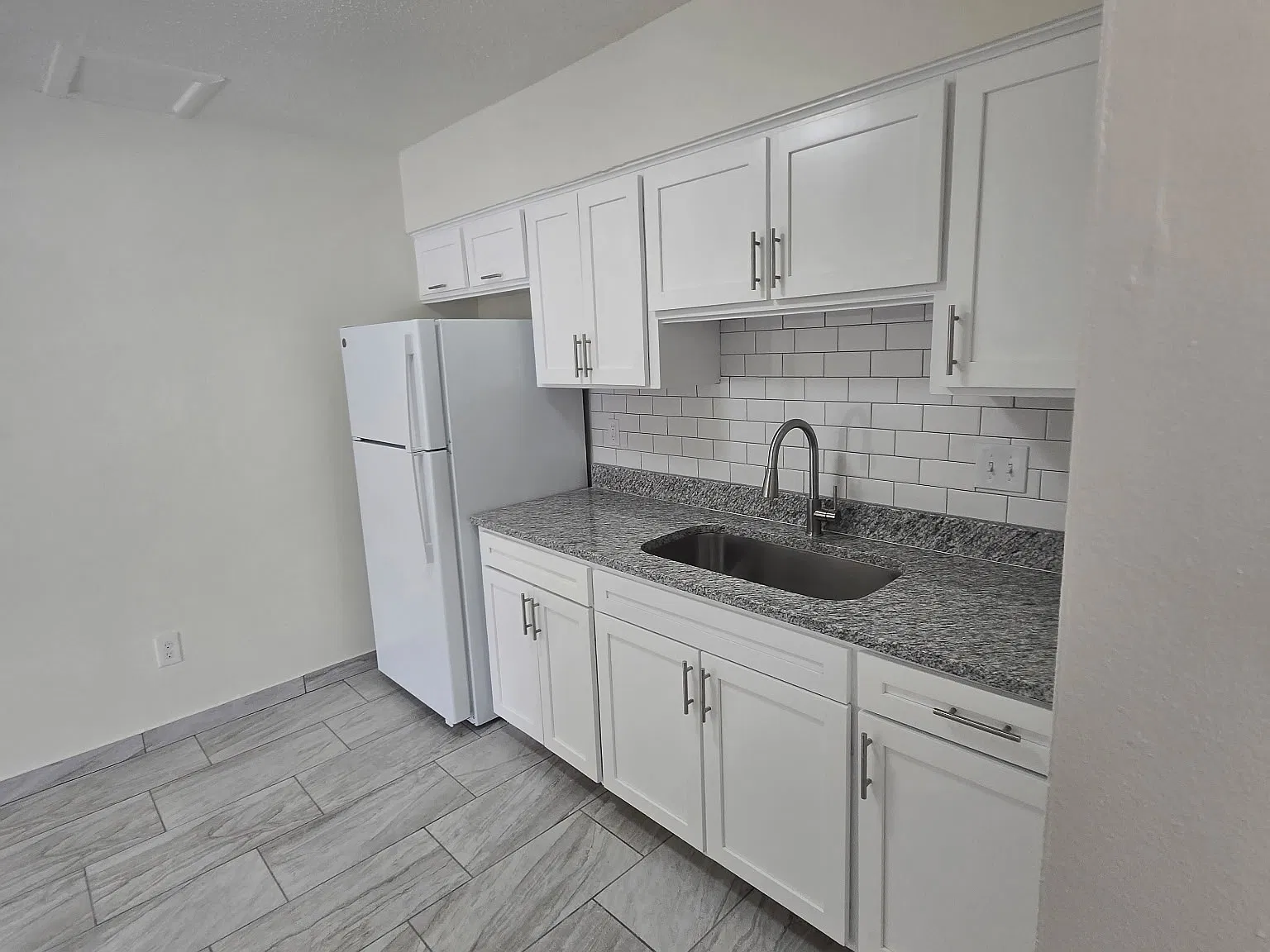 1 bed, 1.5 bath, 822 sqft, $1,000 — Photo 1