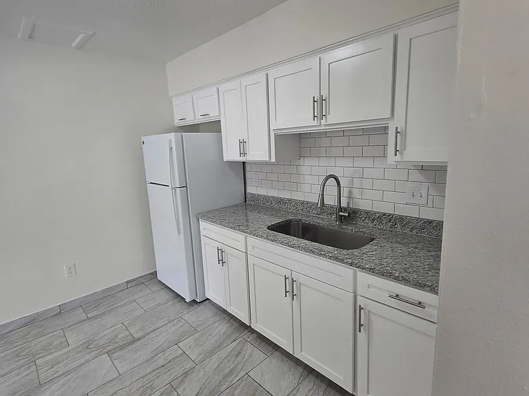 6713 Escondido Dr — Photo 2