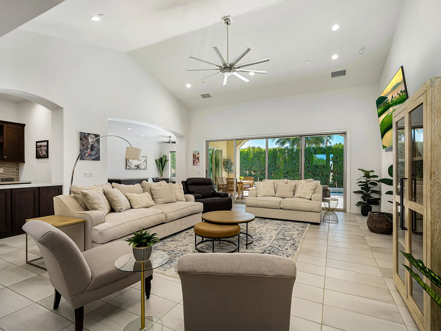 4 bed, 4.5 bath, 3370 sqft, $7,500 — Photo 3