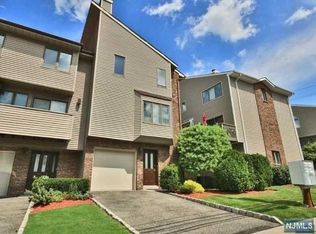 153 Roosevelt Pl, Palisades Park, NJ 07650