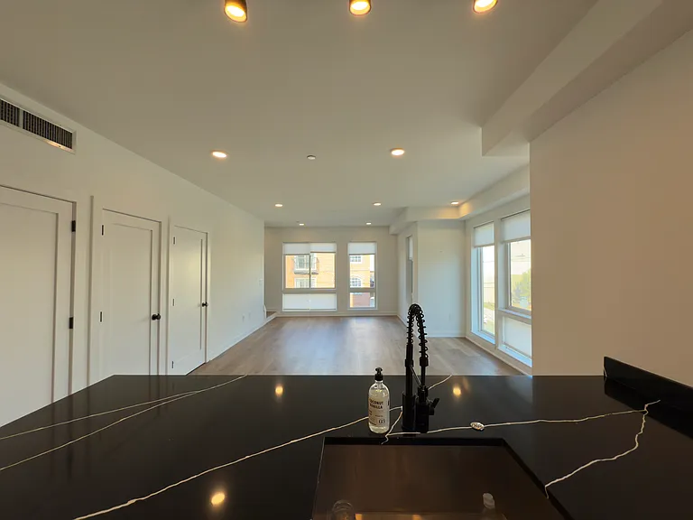 164 Richmond St #2B — Photo 4