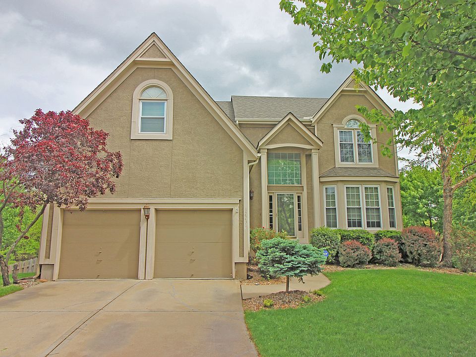 2 Story Cul-de-Sac Home