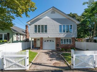 11 7th St, Bayville, NY 11709