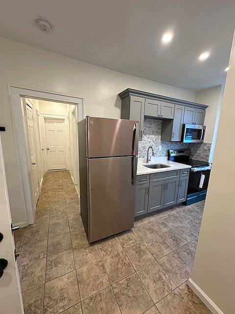 1st image of 219-09 Hempstead Ave #2R