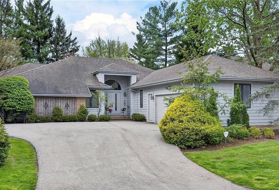 1st image of 10 Longmeadow Ln