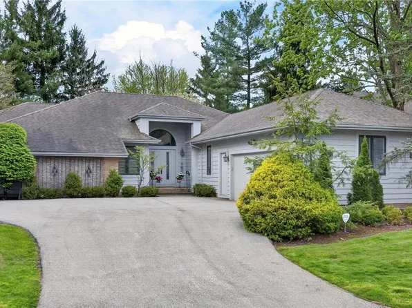 10 Longmeadow Ln, Beachwood, OH 44122