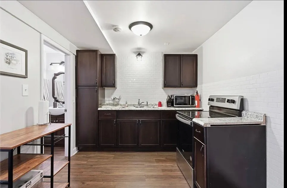 10500 Lyman Ave., Unit GW, Chicago Ridge, IL 60415 Studio | 1 Bath | 500 sq. ft. — Photo 1