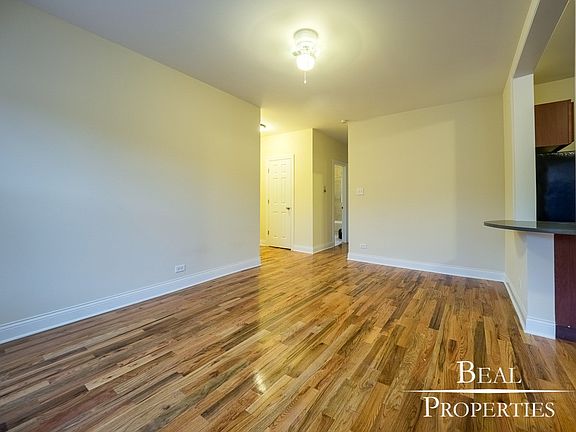 3rd image of 628 W Cornelia Ave #C628-w3