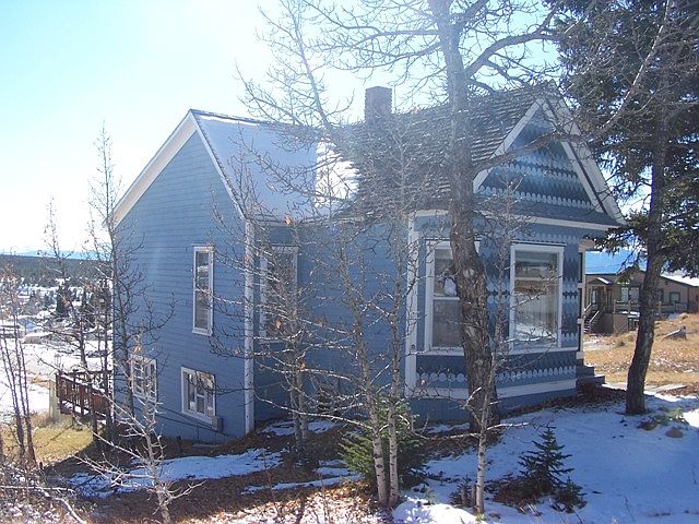 2nd image of 325 W 7th St
