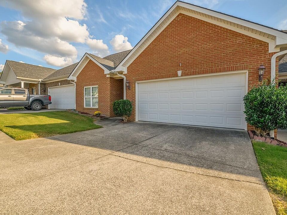 1st image of 132 Kensington Dr SE