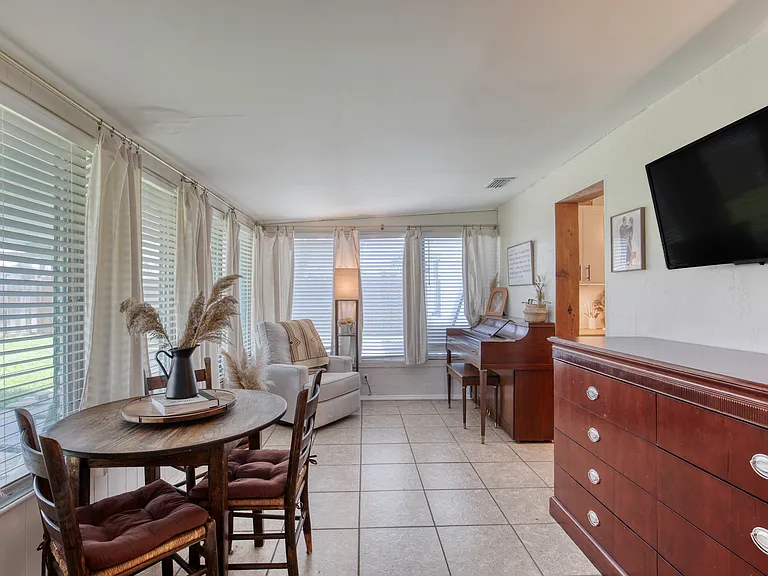 55 Poinsettia Dr — Photo 13