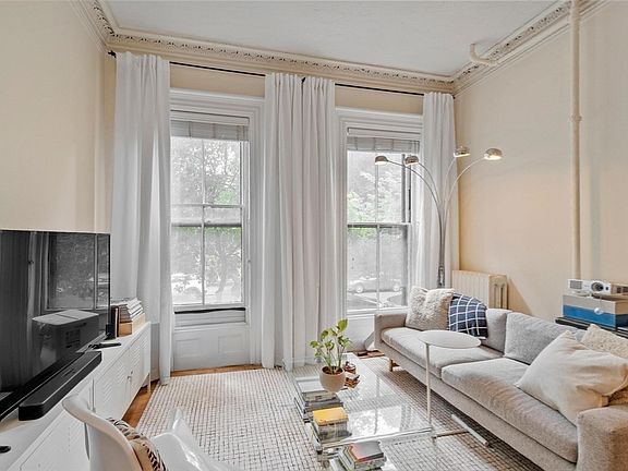 3rd image of 73 Rutland St APT 2