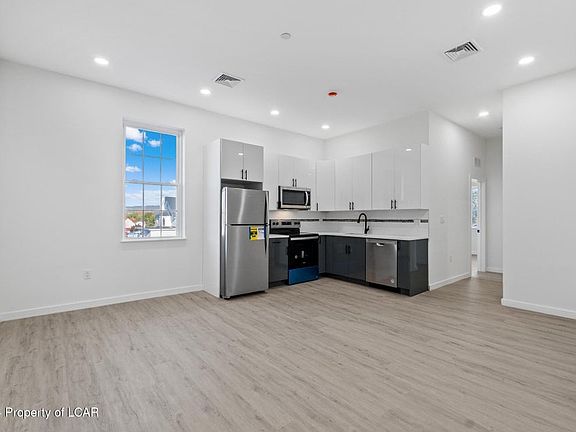 4th image of 190 Mason Ct #4