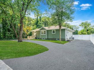 1034 Waverly Ave, Holtsville, NY 11742