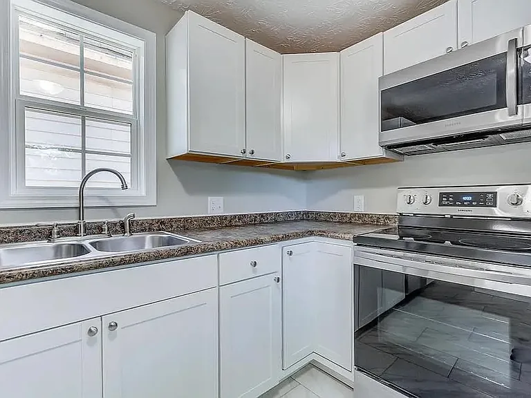 1707 Columbia Ave — Photo 4