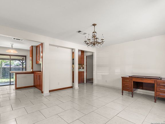 4th image of 1416 GARDENIA DR